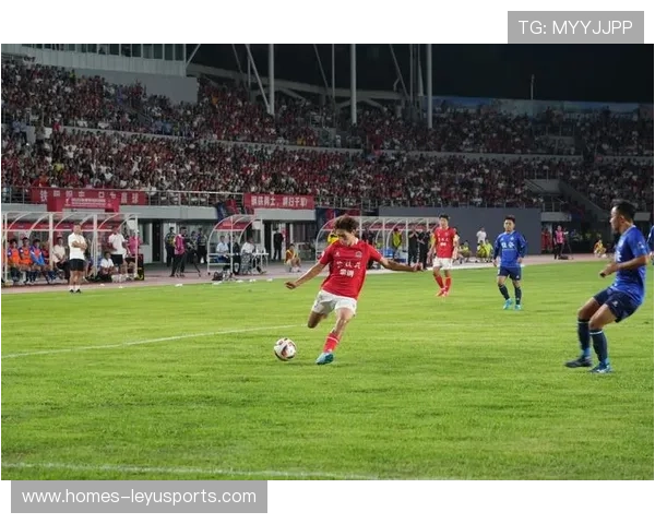 逆境中的“奋斗者”——重生于挑战之中的足球勇士，足坛逆境之王